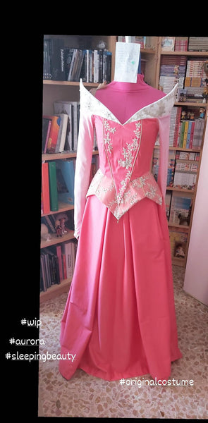 Aurora sleeping beauty cosplay Original version