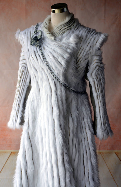 Sansa Stark Aria Night king Cersei Lannister Jaime Tyrion Daenerys Fur coat Targaryen Games of Throne season 7 fur dress Jon snow