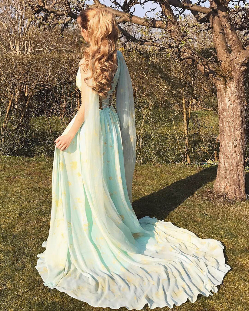 daenerys blue dress back Daenerys Targaryen Costume: Game of Thrones Costumes