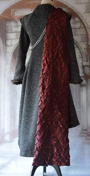 Sansa Stark Aria Night king Cersei Lannister Jaime Tyrion Daenerys Targaryen Games of Throne season 7 dress with coat Jon snow