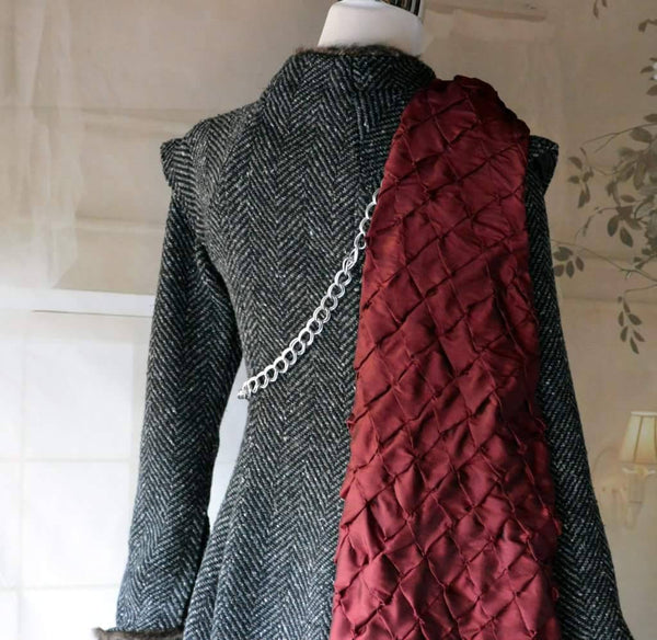 Sansa Stark Aria Night king Cersei Lannister Jaime Tyrion Daenerys Targaryen Games of Throne season 7 dress with coat Jon snow