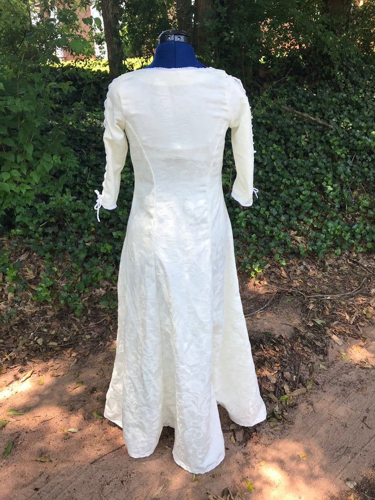 From Pirates of the Caribbean Cosplay or Costume Elizabeth Swann Inspi – Cosplayrr