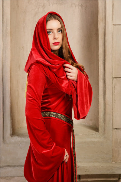 A luxurious Game of Thrones reproduction made of bright red velvet Lady Melisandre Elven dress