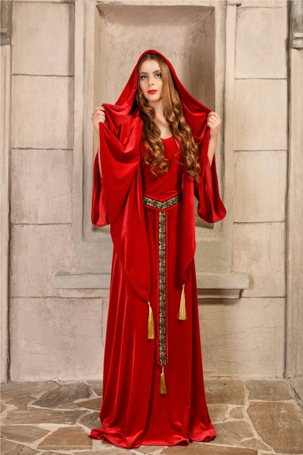 A luxurious Game of Thrones reproduction made of bright red velvet Lady Melisandre Elven dress