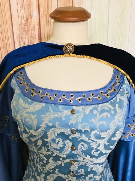 Narnya Cosplay Coronation Susan