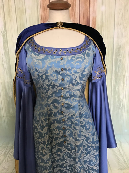 Narnya Cosplay Coronation Susan
