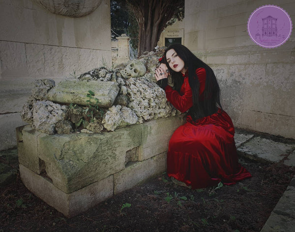Gothic dress in red velvet with bustier Tailor made elegant