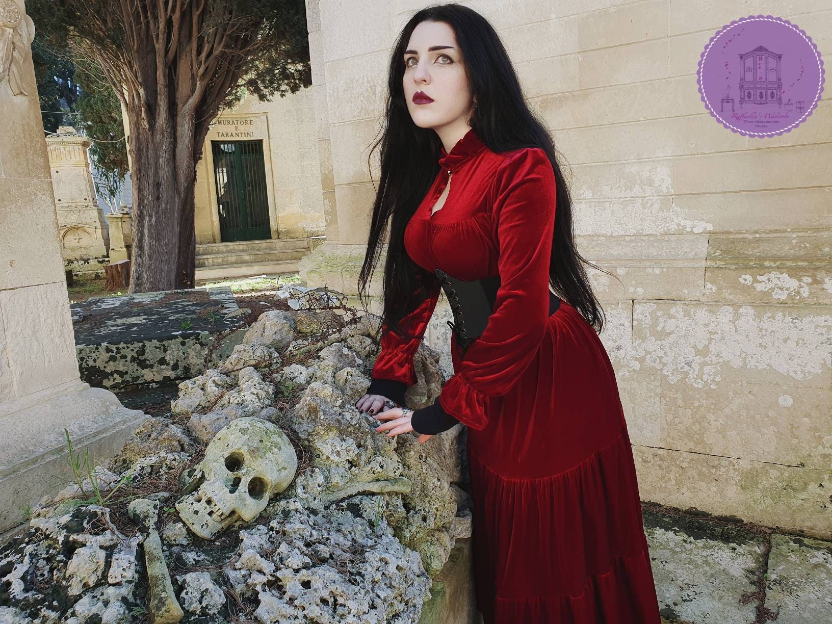 Gothic dress in red velvet with bustier Tailor made elegant Cosplayrr Gothic dress in red velvet with bustier Tailor made elegant Cosplayrr