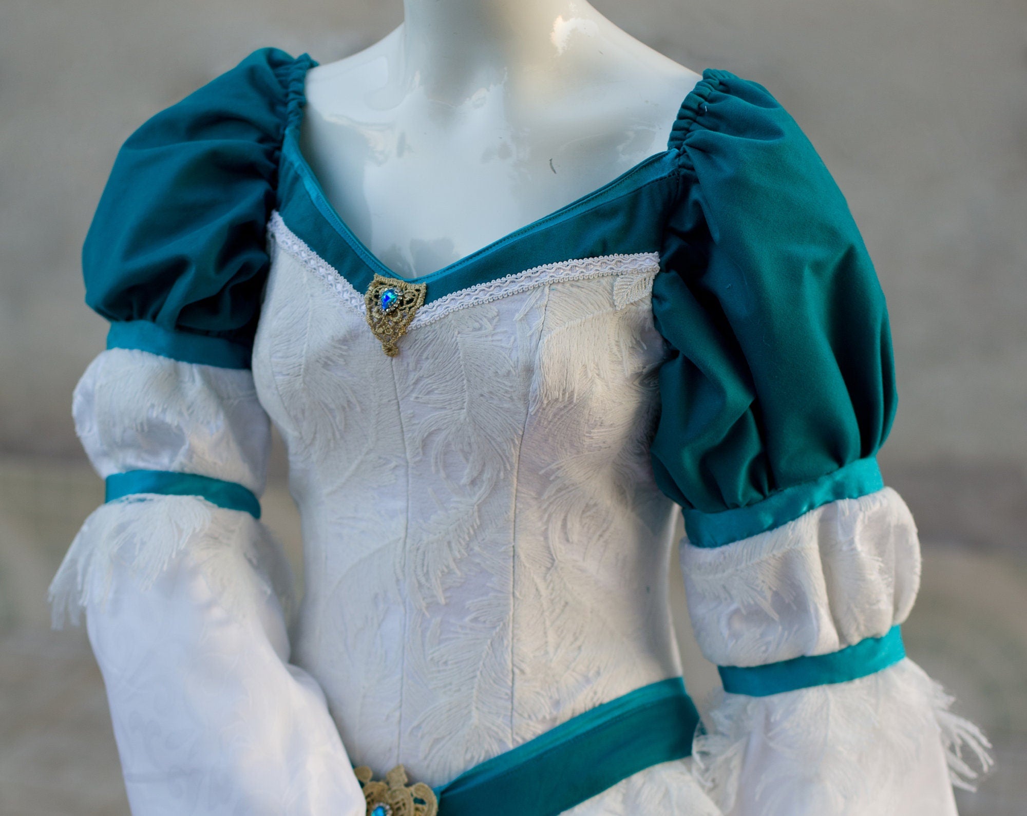swan princess odette dress Adult Costume This is like a hybrid of Belle and Odette Swan Princess Odette (Swan Princess, The) by