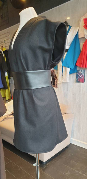 Mixed wool, available in all sizes. Worldwide delivery jedi robe cosplayers.Waistcoat tabards and obi Star Wars cosplayers.
