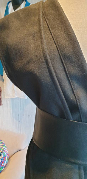 Mixed wool, available in all sizes. Worldwide delivery jedi robe cosplayers.Waistcoat tabards and obi Star Wars cosplayers.