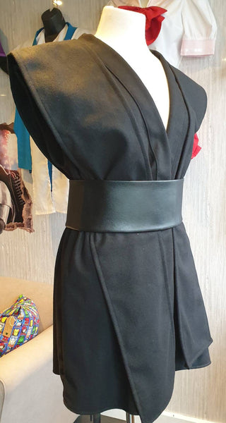 Mixed wool, available in all sizes. Worldwide delivery jedi robe cosplayers.Waistcoat tabards and obi Star Wars cosplayers.