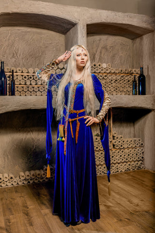 Princess Ophelia A reproduction of the traditional dressmaking of the late 14th century Women's Historical Costume