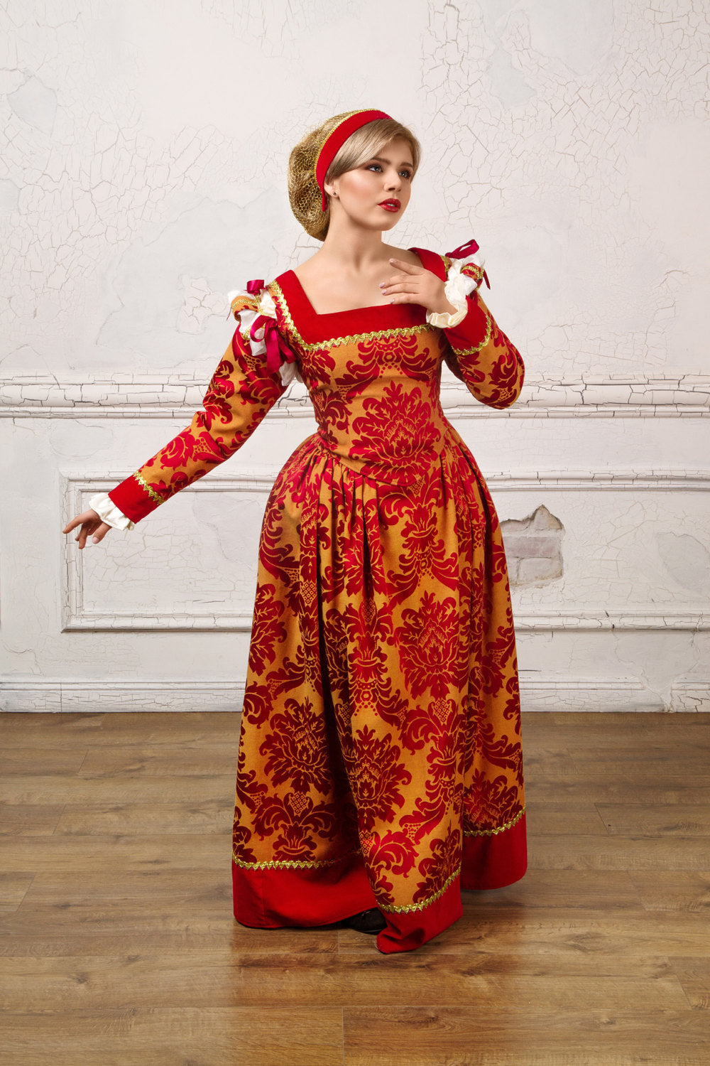MADE TO ORDER Italian fashion of the 16th century Women's Historical Costume Venetian Princess