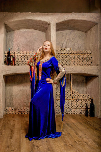 Princess Ophelia A reproduction of the traditional dressmaking of the late 14th century Women's Historical Costume