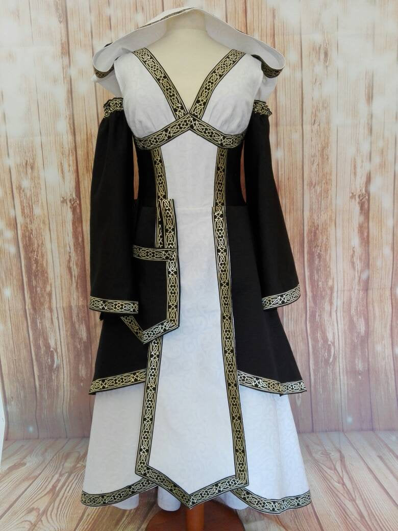 Fantasy priestess celtic dress