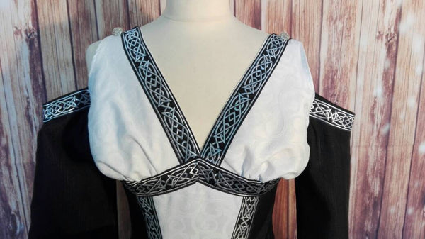 Fantasy priestess celtic dress