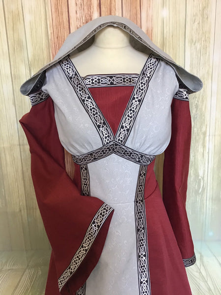 Fantasy priestess celtic dress