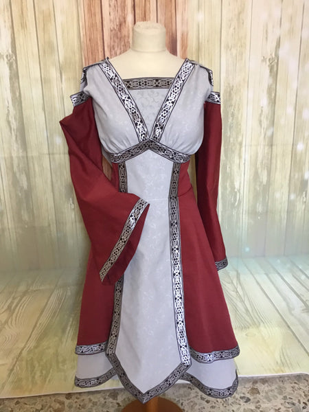 Fantasy priestess celtic dress