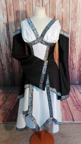 Fantasy priestess celtic dress