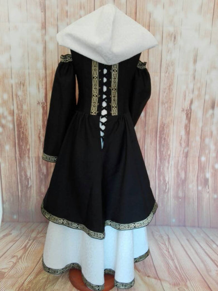 Fantasy priestess celtic dress